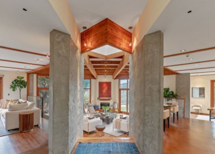 Actors Adam Brody and Leighton Meester list Topanga mountain retreat